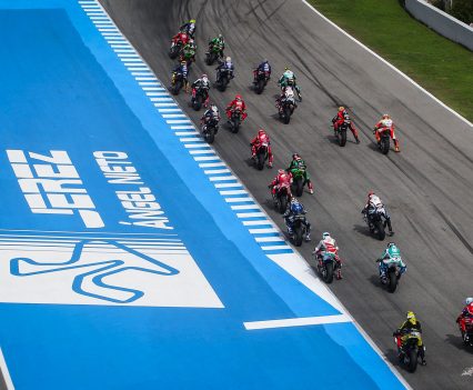 A race that will live long in the memory: Bautista victorious in unbelievable Razgatlioglu fight with 38 passes for the lead in the final 10 laps, Rea tumbles on Kawasaki farewell.