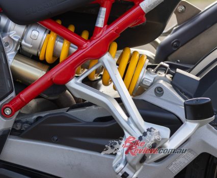 Fully adjustable monoshock, electronic adjustment, Skyhook suspension.