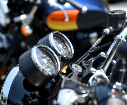 Simple dash cluster.