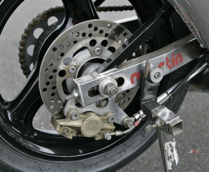 1 x 240mm Suzuki disc with two-piston Brembo Serie d’Oro caliper.