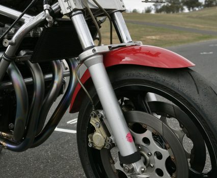 41mm Showa telescopic fork with Öhlins cartridge internals adjustable for rebound damping and spring preload.