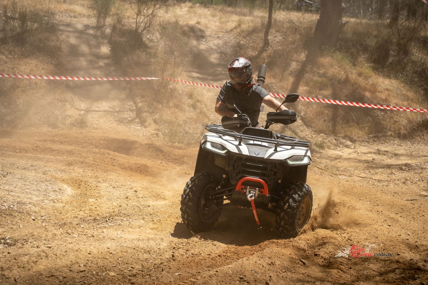 The AT5 also comes with the same ‘bar mounted wheel locking system as the AT6, which allows you to change between 2WD and the 4WD with ease.