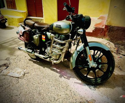 Royal Enfield may have 2000+ retail locations across India, but it appears they have recognised that renting bikes and selling them are two very different processes.