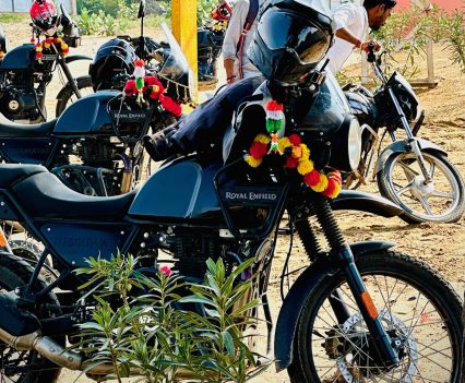 Riding in India is not a relaxing cruise down a picturesque highway. As Merran, a 50-something kindergarten proprietor, so eloquently put it, “to engage in a dance of interpretive driving”.