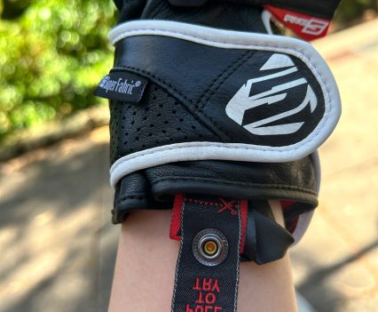 Secure velcro wrist fastening.
