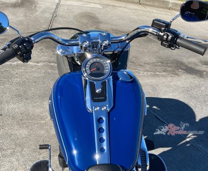 Neat old school central dash and twin-tank lookalike fuel tank.