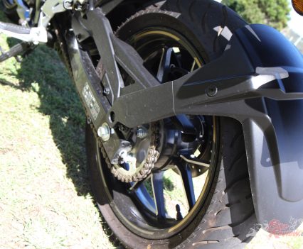 Bikereview_2024_Suzuki_GIXXER_250_002