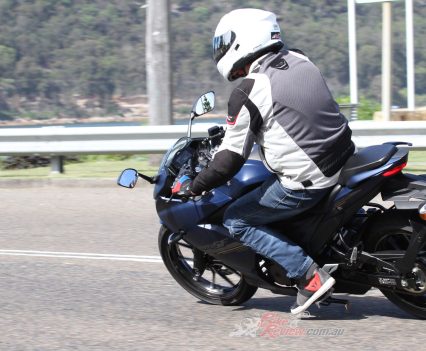 Bikereview_2024_Suzuki_GIXXER_250_045